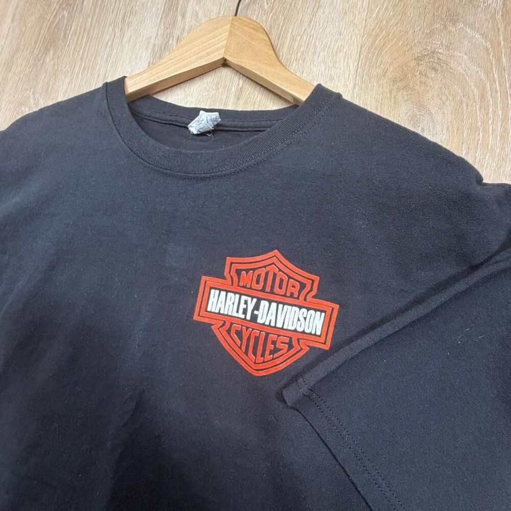 Yazbek Men's Black T-shirt